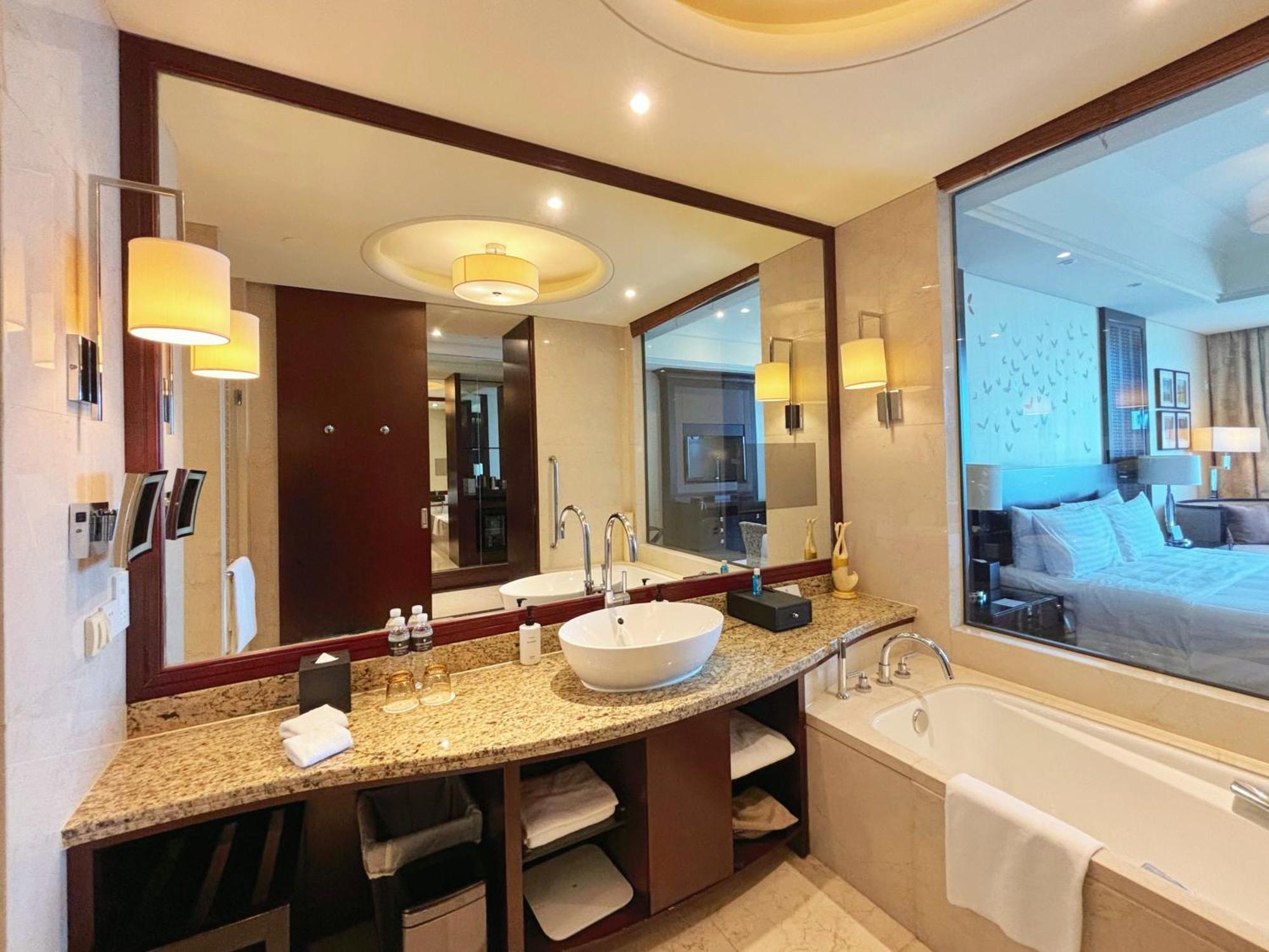 Отель Intercontinental Wuxi By Ihg Экстерьер фото